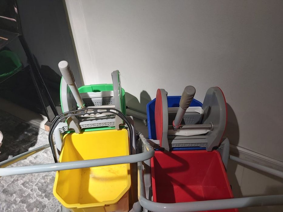 Vând cărucioare profesionale
