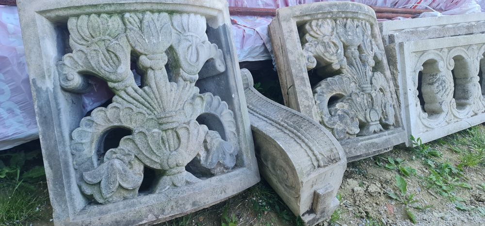 Piatra veche sculptată.ancandrament de geam.diverse modele