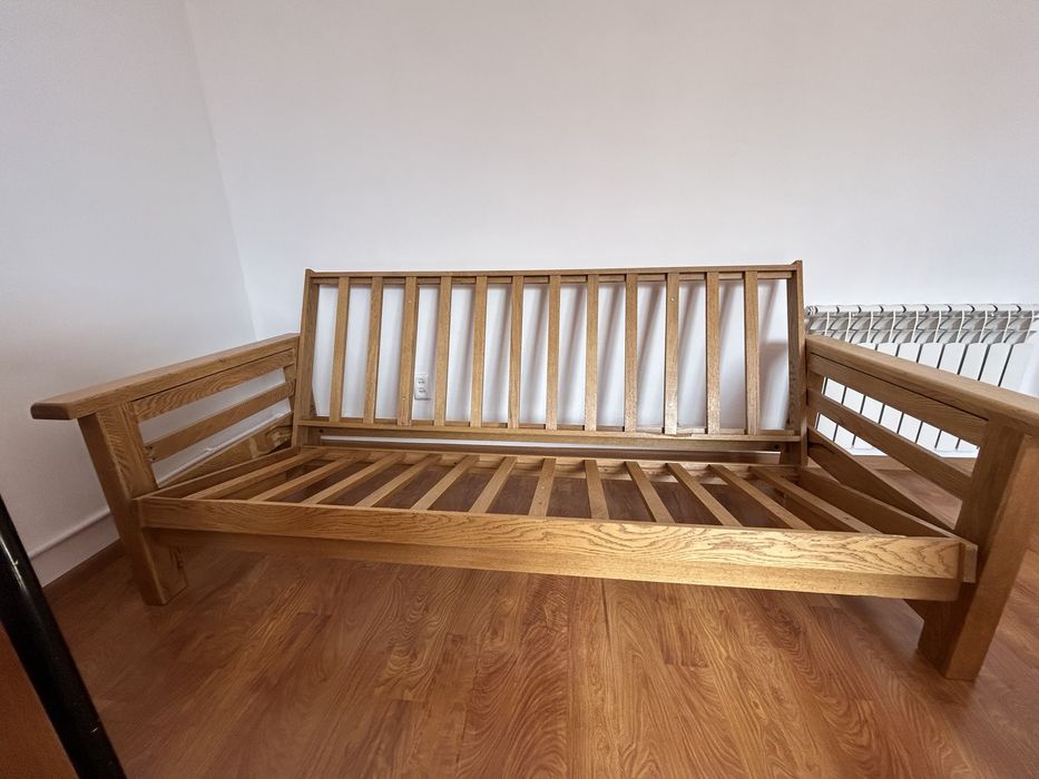 Диван из дерево с матрасом