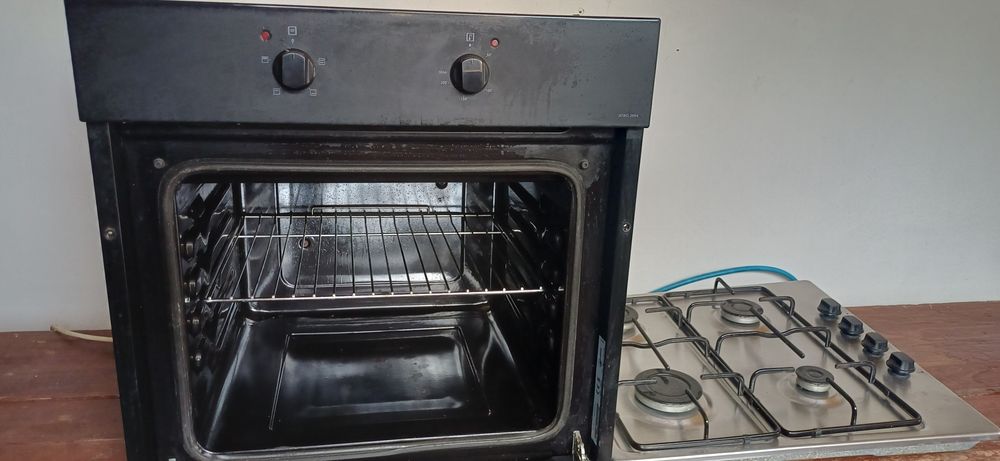 Vând cuptor electric și plită cu 4 ochiuri pe gaz în stare bună de funcționare