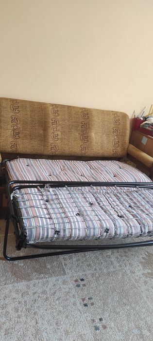 Разтегателен диван