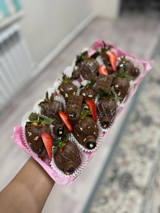 клубника в шоколаде в наличии