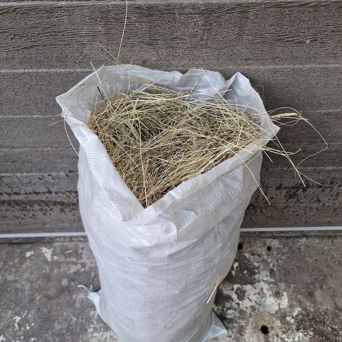 сено в мешках, житняк