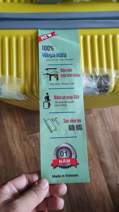 Продам большой чемодан