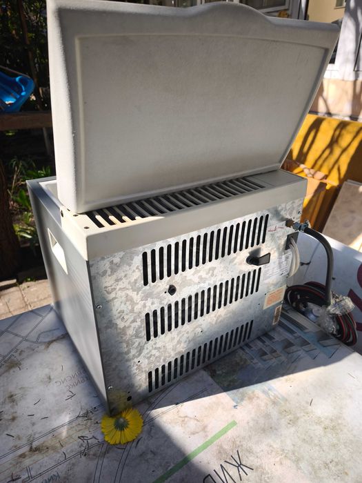Преносим   хладилник на газ 12v 220v