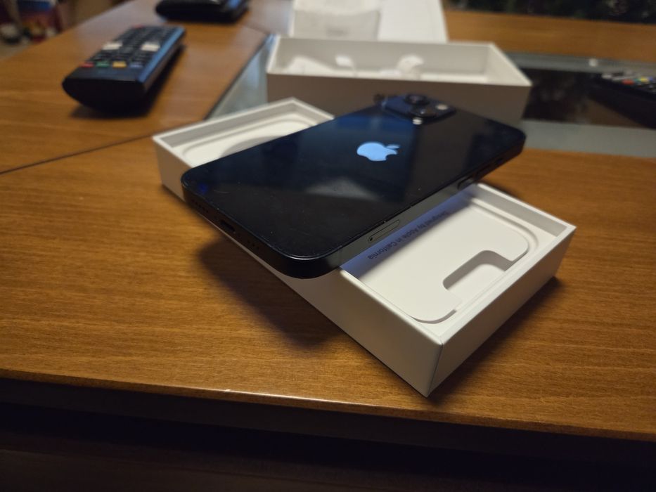 Продавам iPhone 13