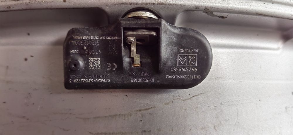 225 60 16 Гуми с джанти зимни Hankok