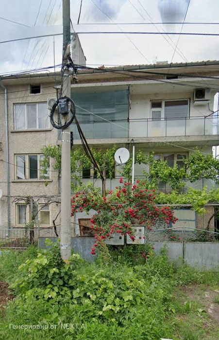 Триетажна кооперация
