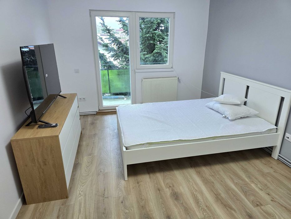 Inchiriez apartament 3 camere, zona centrala (Dioda)