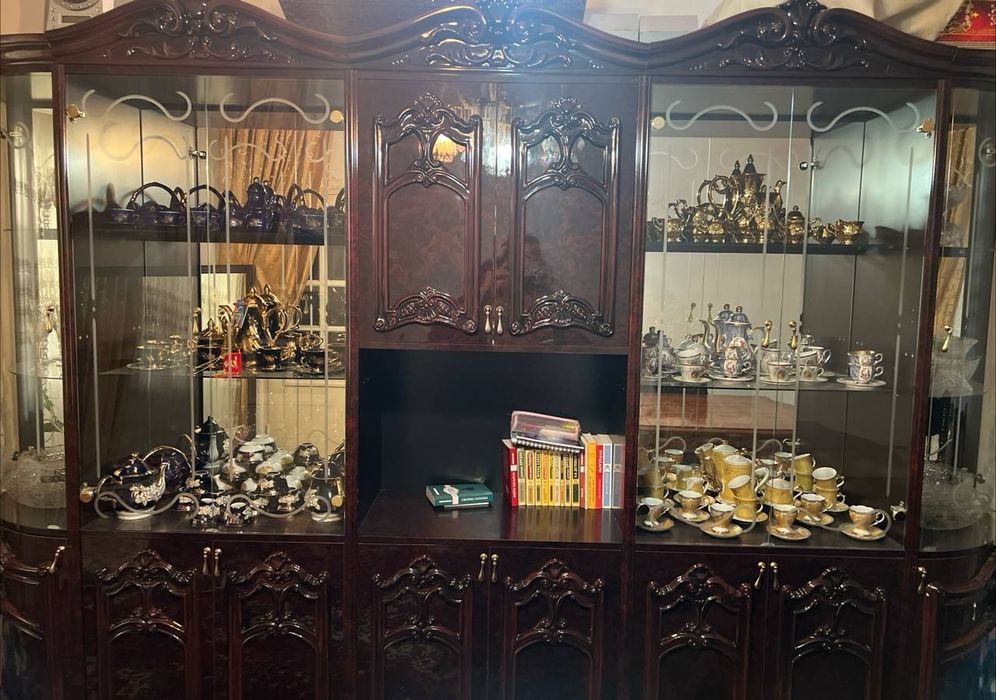 Турецкий сервант (горка) 3,10×2,10 м, классический шкаф-витрина