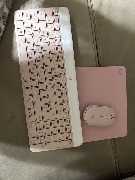 tastatura logi roz noua+mouse+mosepad