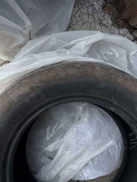 Резина Нексен б/у , 215/65/16