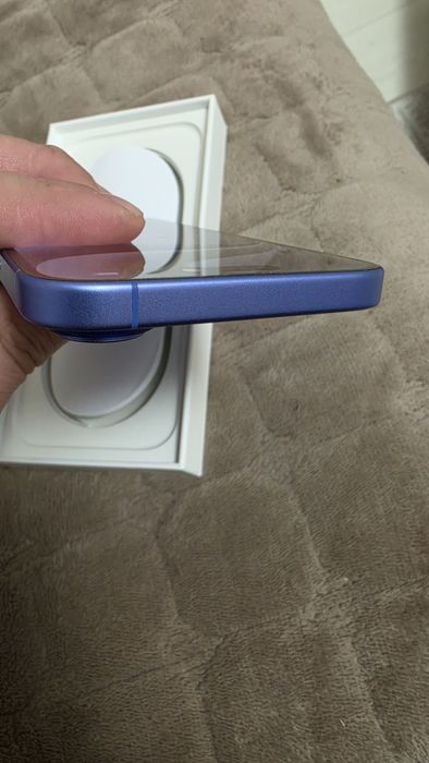 Продам IPhone 16