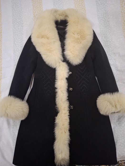 Palto sotiladi, sifatli va juda chiroyli .