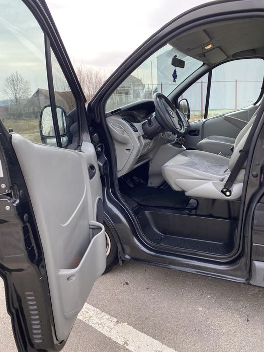 Opel vivaro  5+1 ,varianta lunga