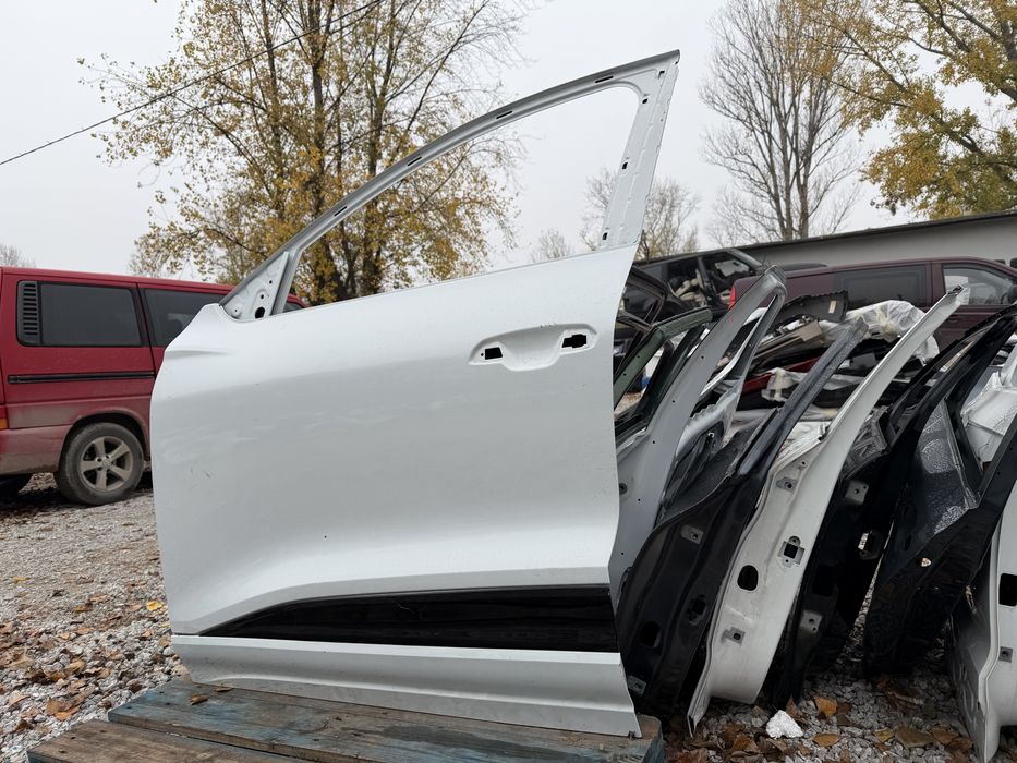 Врата Audi Q6 E Tron