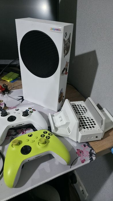 Продам Xbox Series S