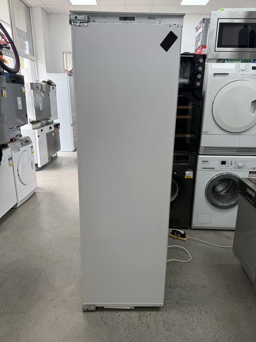 Хладилник и фризер за вграждане Miele