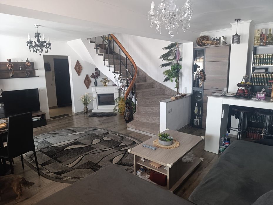 Apartament cu scară interioara