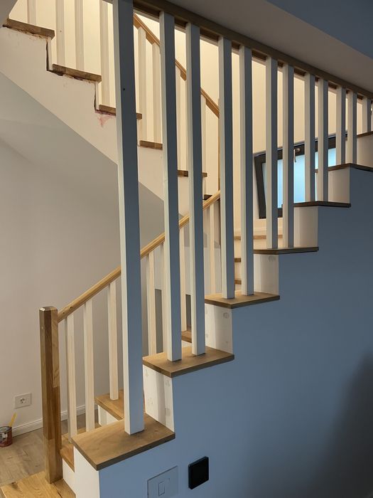 Scari de interior din lemn masiv de stejar si mobila la comanda