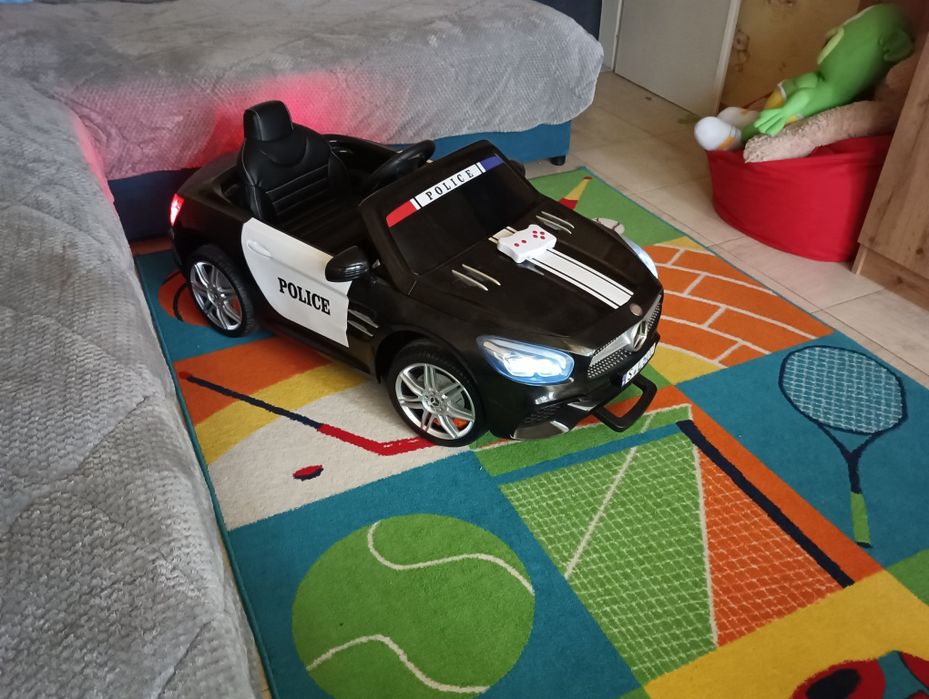 Детска акумулаторна кола