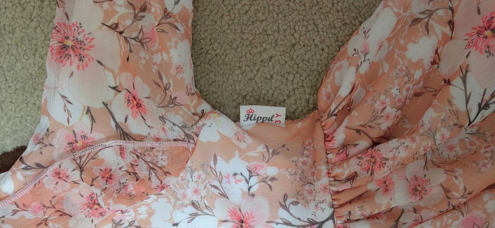 Детска рокля в прасковено