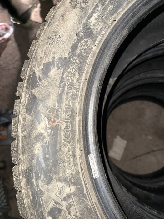 Продам резину 235/60/18