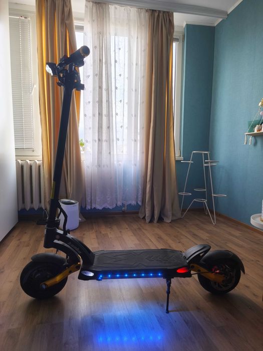 Electric scooter KAABO MANTIS 10 DUAL PLUS GOLD ДО 60 КМ/Ч, MILEAGE ДО 70 КМ