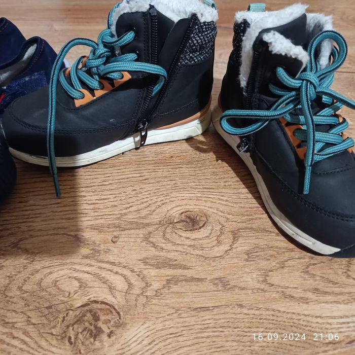 Два  броя пантофи и зимни обувки 25 номер