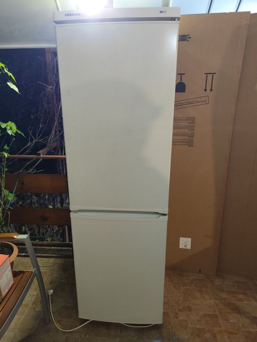 Продавам хладилник Либхер