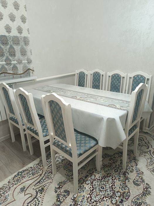 Стол со стульями