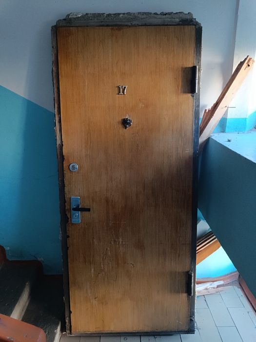Продам наружную Дверь