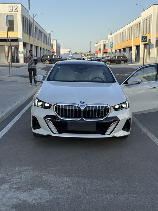 Bmw i5 40L 2025-Yil 14500 yurgan kraska tozza Full Hud+Tv dop option