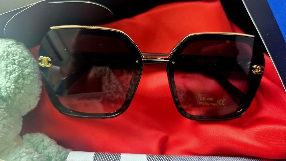 Set cadou ochelari de soare femei.