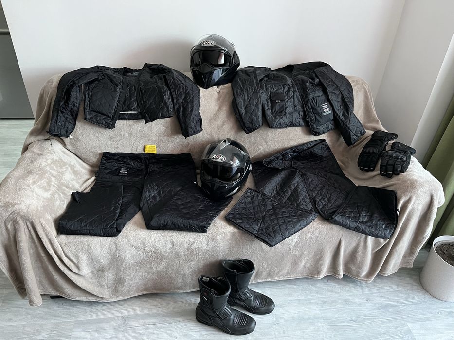 Geacă moto, pantaloni, cizme, mănuși, cască