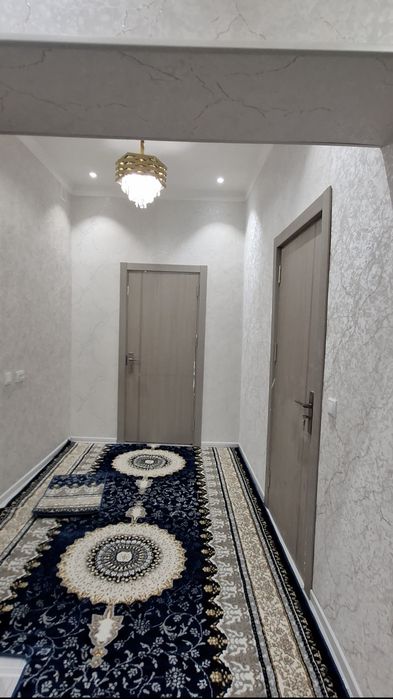 Termez avtosalon roʻparasida yevrorimont 2 xonali 67 kv dom