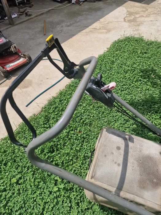 Masina de tuns iarba pe benzina HONDA GCV160 5CP cu Tractiune + COS