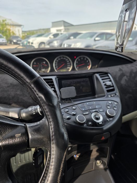Nissan Primera P12
