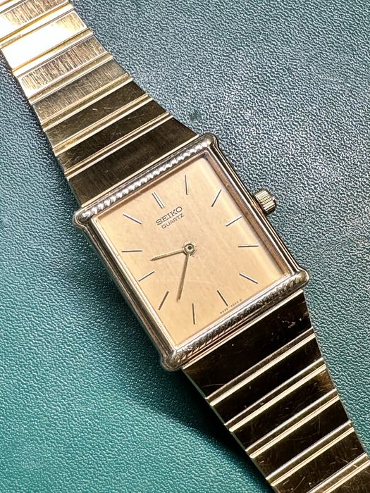 Часы SEIKO dolce quartz