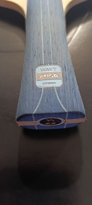 Професионално дърво за тенис на маса Stiga Wavy Fiber Carbon.