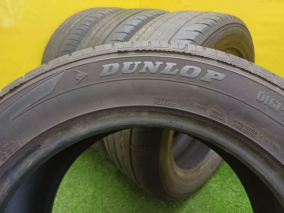 Шины 225/55 R16 Dunlop комплект.