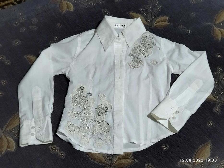 Белая рубашка, на рост 122 см.