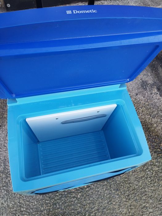 Хладилник 12v /220v / газ