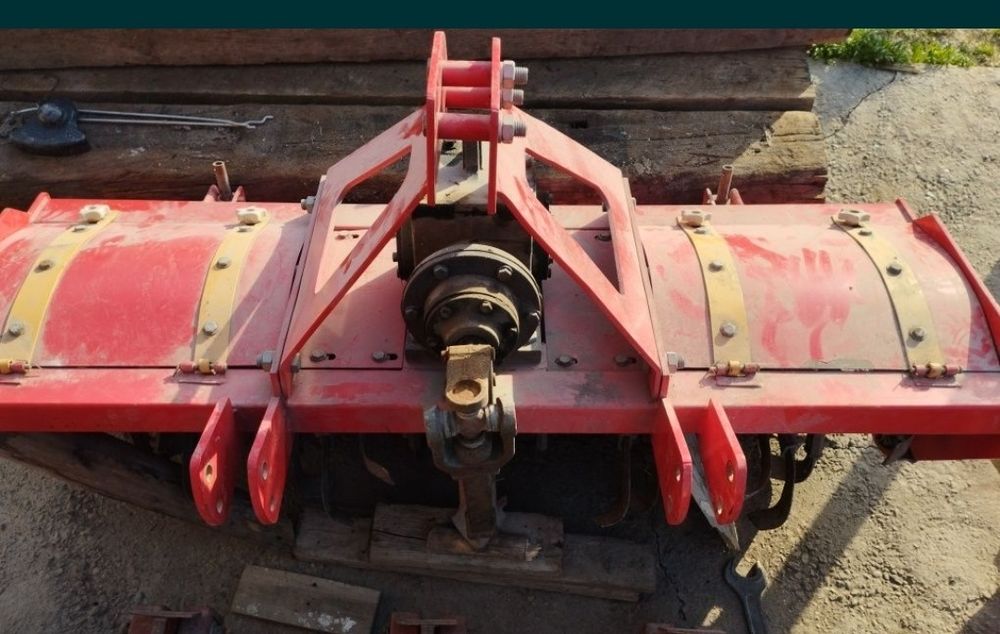 Freza  1.metr 60 sm holati alo koʻp ishlamagan zapas pichoqlari bor