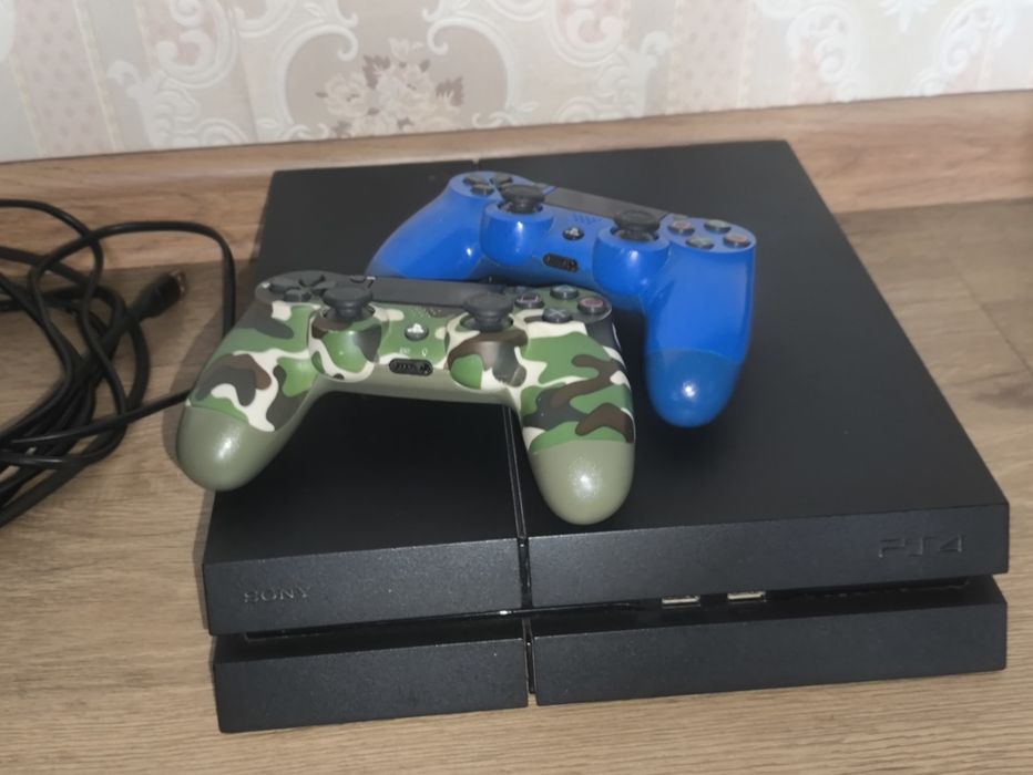 PlayStation 4 Fat 1TB + 51 Игр + 2 оригинальных DualShock 4