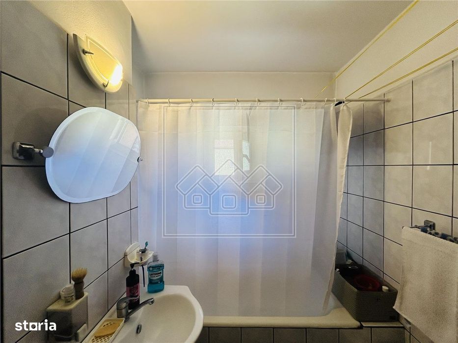 Ap decomandat, 4 camere, balcon - Zona Mihai Viteazu
