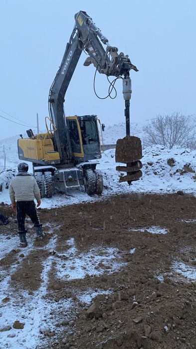 Экскаватор погрузчик три в одном