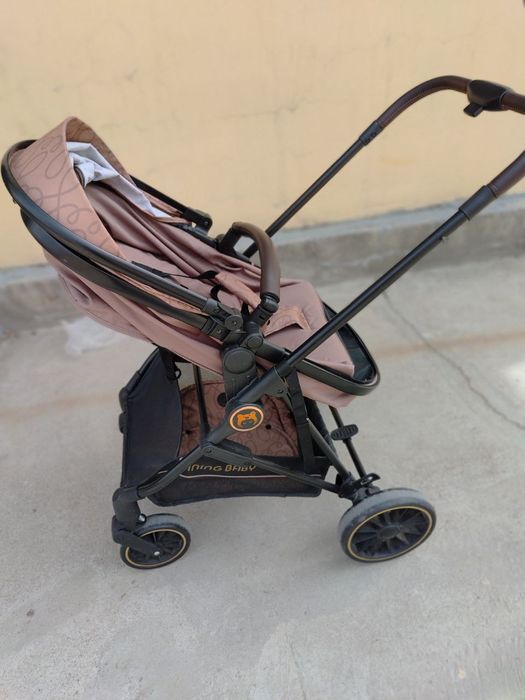 Продаётся срочно в отличном состоянии каляска трансформер.