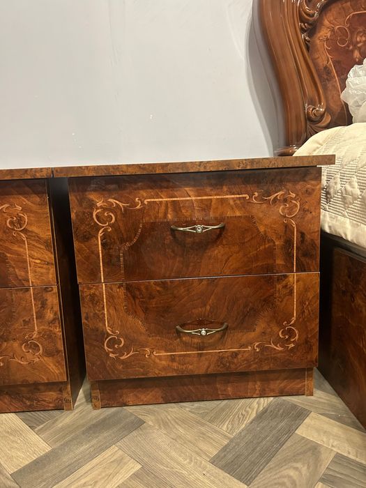 Две тумбы коричневые