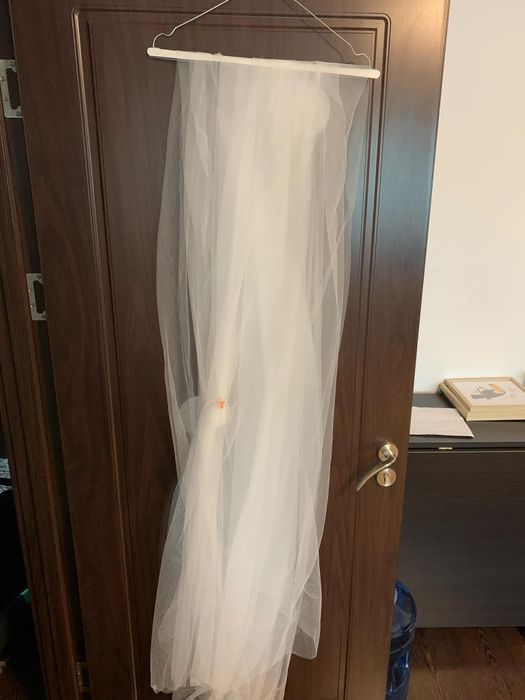 Voal mireasă de vânzare,  elegant simplu și finuț.
